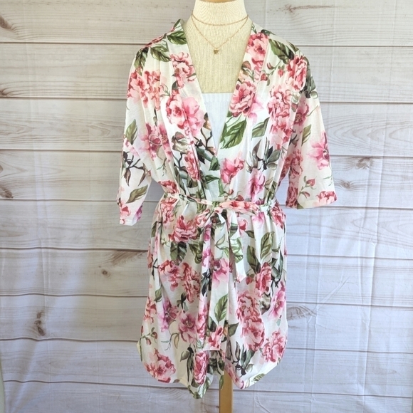 Show Me Your Mumu Brie Kimono Robe in White and Pink Floral OS - Picture 10 of 11